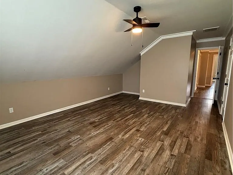 513 Sydenham Blvd — Photo 20