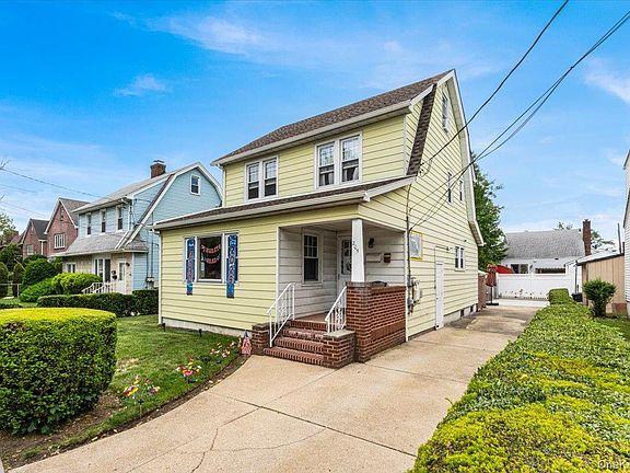 3rd image of 205 Roslyn Road