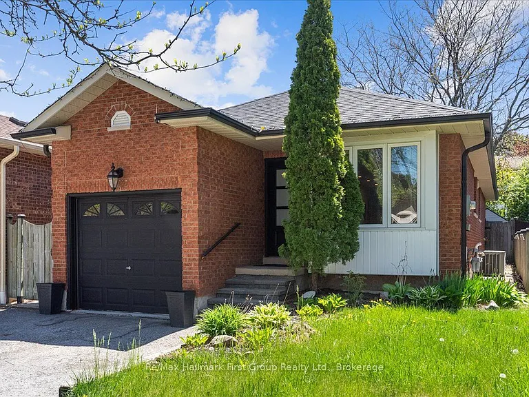 121 Ribblesdale Dr — Photo 2