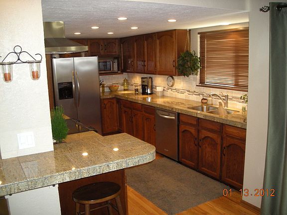 Kitchen w. Granite 