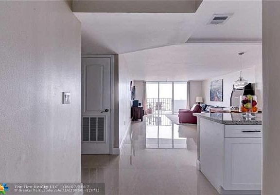 Home For Sale In Commodore Plaza