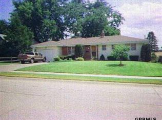 7925 S Pasadena Ave, Omaha, NE 68124