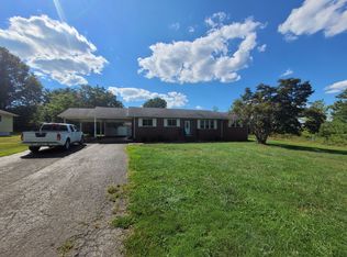 501 Old Westfield Rd, Pilot Mountain, NC 27041