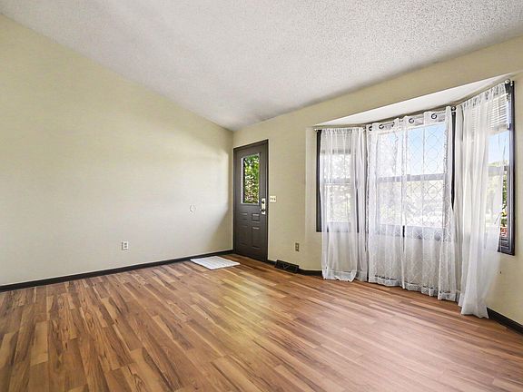 5th image of 2670 Thorn Creek St SE