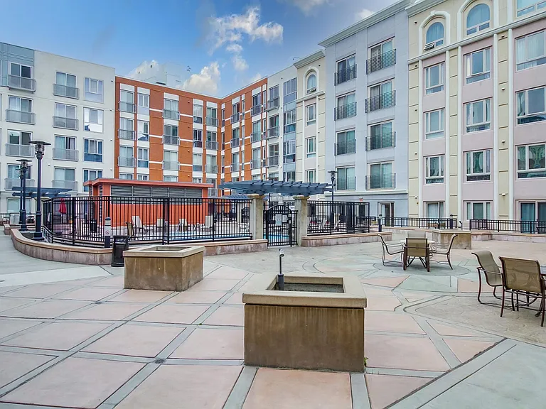 450 J St #3131 — Photo 38