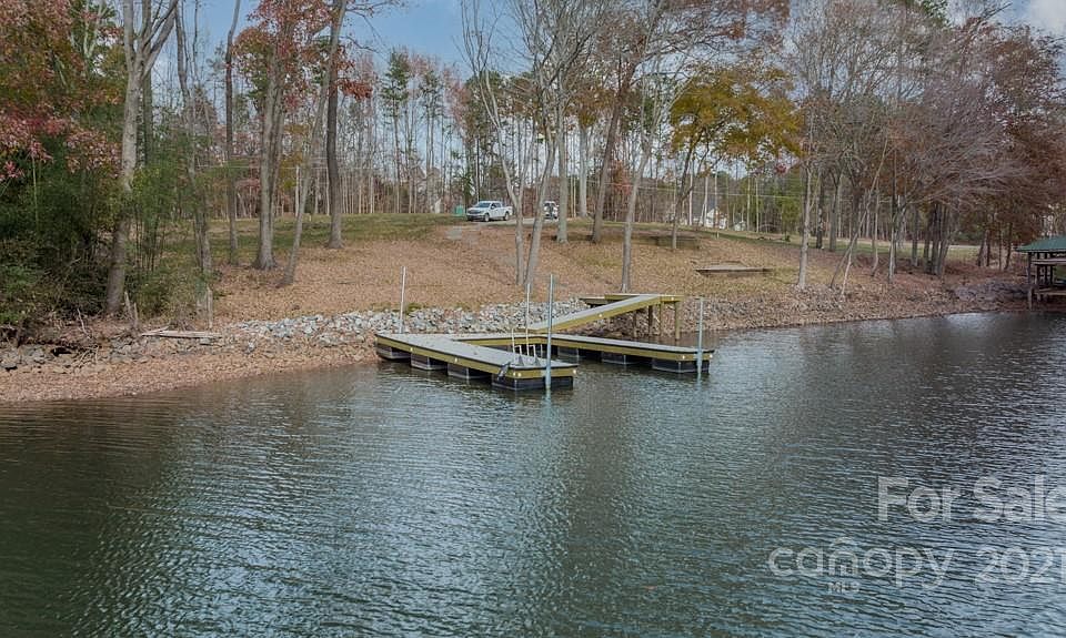 1st image of 428 Lakeview Shores Loop