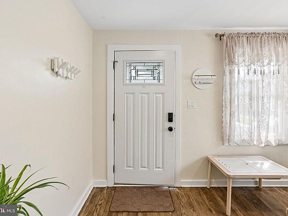 5th image of 2716 Maple Ave