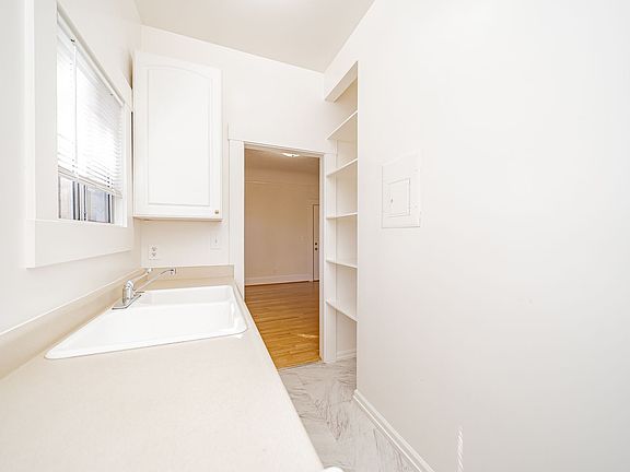5th image of 5601 Shattuck Ave APT 3