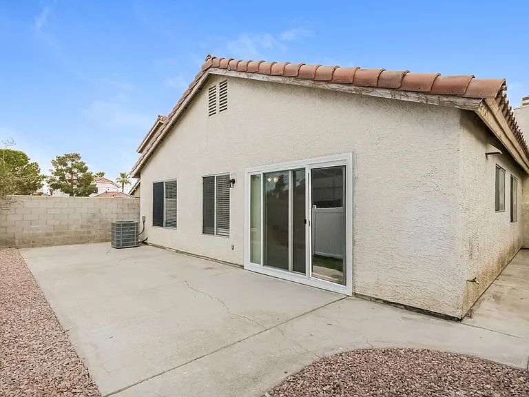 2562 Machado Dr — Photo 16