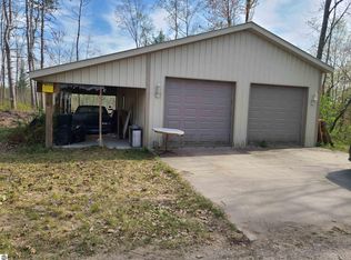 298 E Surrey Rd, Farwell, MI 48622