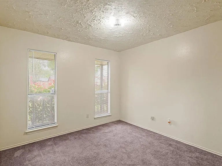 8731 Croteau Dr — Photo 16