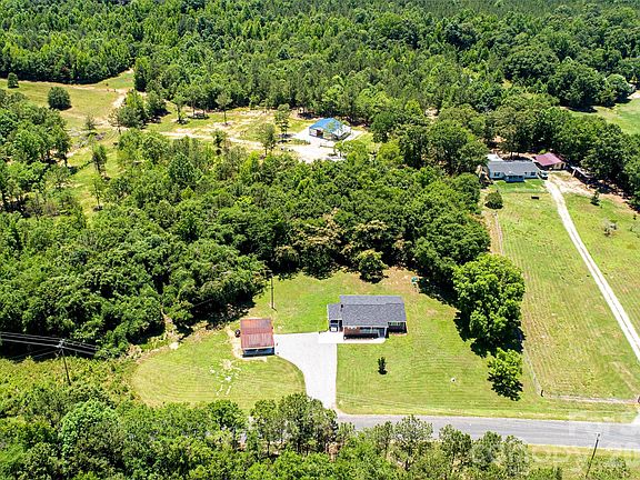 3rd image of 2221 New Hope Church Rd