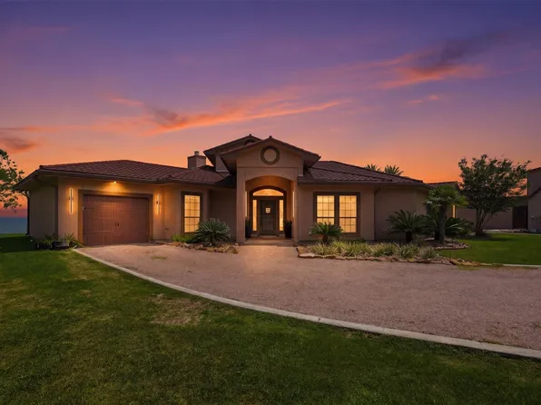 10000 Ocean Dr, Beach City, TX 77523