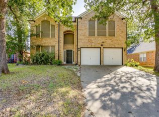 519 Deerwood Dr, Burleson, TX 76028