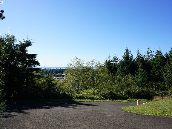 2nd image of 6100 SE Hemlock Dr #3400