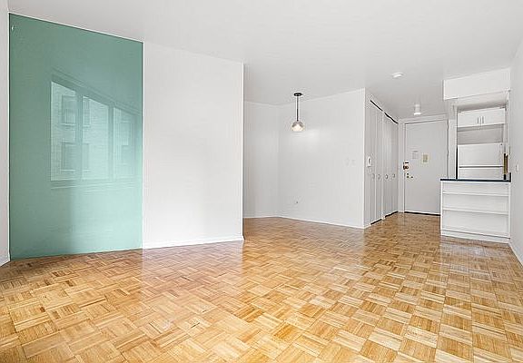 3rd image of 155 W 70th St APT 7H