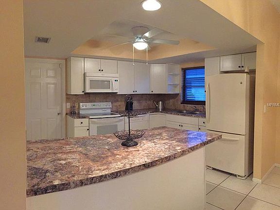 4th image of 2470 Gold Oak Ct E