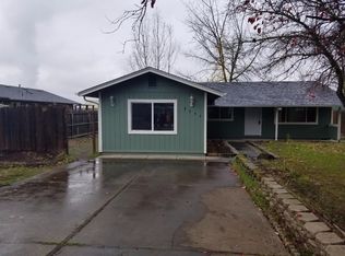 8099 Division Rd, White City, OR 97503