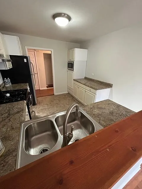 1 bed, 992 sqft, $1,950 — Photo 4