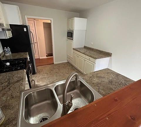 4th image of 100 N Lincoln Ln Unit 1C