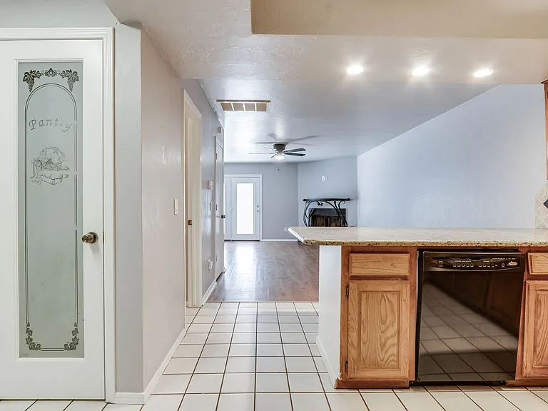 13813 Fairhill Ave — Photo 17