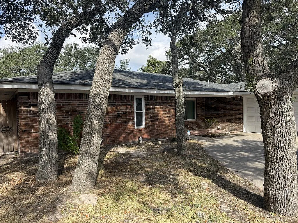 4 bed, 2.0 bath, 1586 sqft, $2,300 — Photo 3