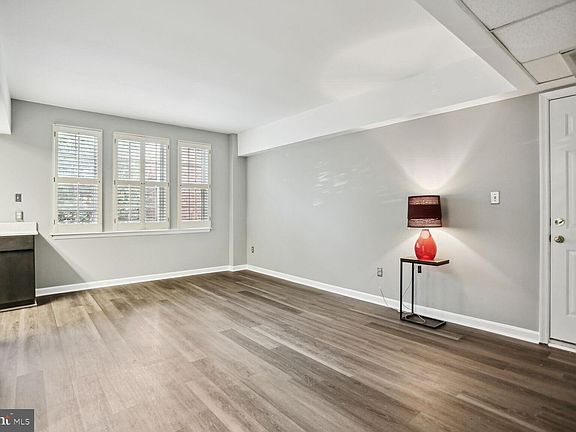 5th image of 1736 Queens Ln #3-190