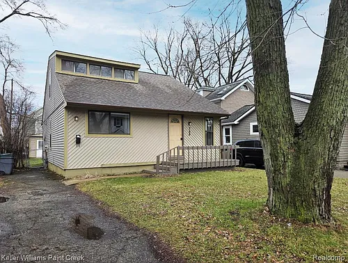 755 Emmons Ave Photo 1