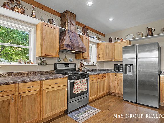 5th image of 7572 Collins Rd