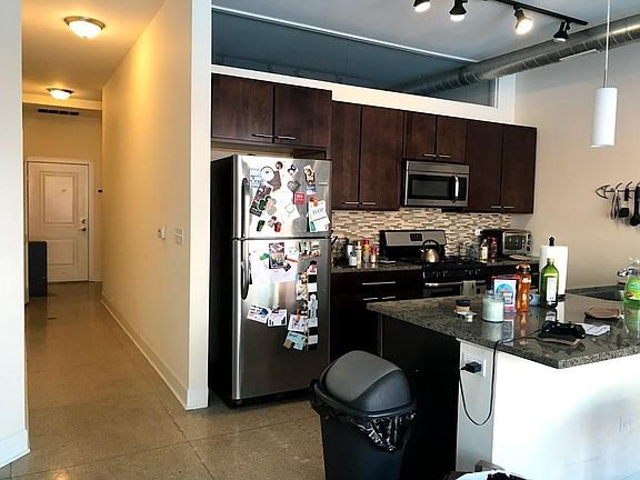 4th image of 2776 N Milwaukee Ave #401
