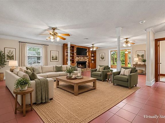 4th image of 906 Azalea Rd