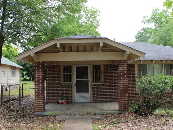 2215 W 18th St, Texarkana, TX 75501