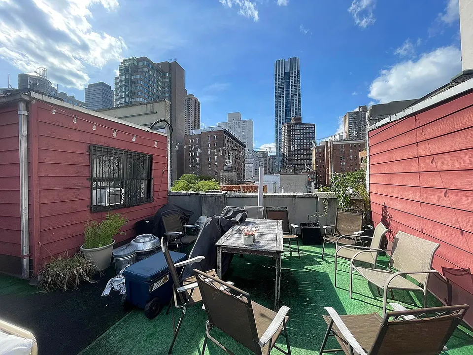 101 W 69th St #4D