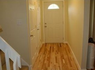 1102 Cedarwood Ln, Newark, DE 19702