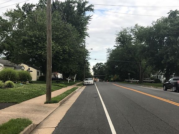 5th image of 10213 Sager Ave