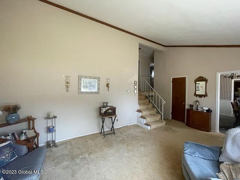 4th image of 31 Bridle Path
