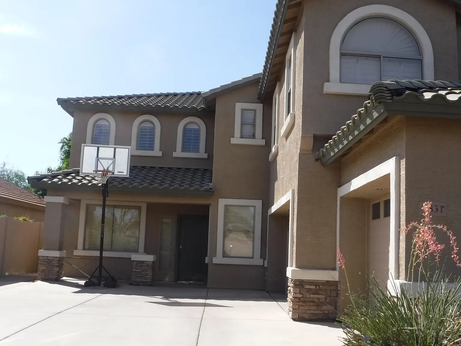 5 bed, 3.0 bath, 2969 sqft, $3,700 — Photo 2