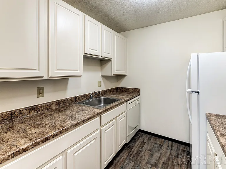 Woodmere Apartments — Photo 6