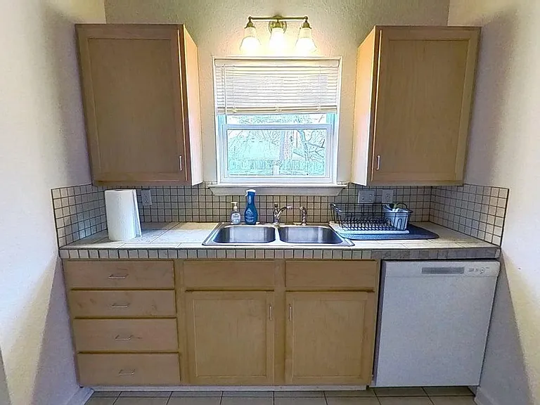 615 W Martin Luther King Dr #1 — Photo 2