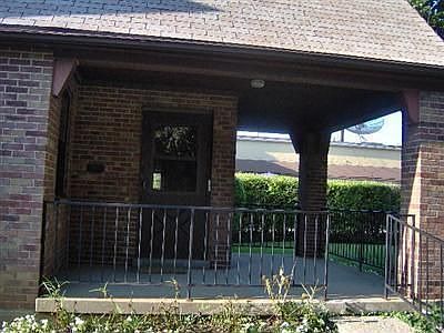 3rd image of 711 Broadmoor Dr