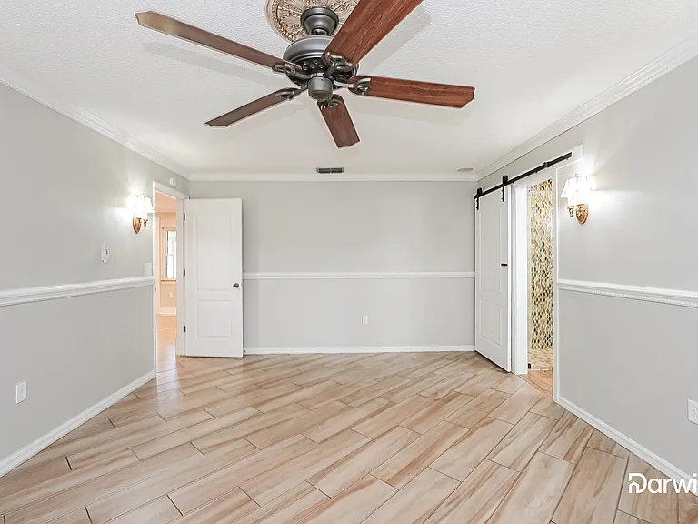 2120 Creekbend Dr — Photo 7