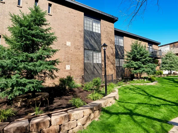 Plaza 44 Apartments, 4440 Jarboe St #4444-04, Kansas City, MO 64111