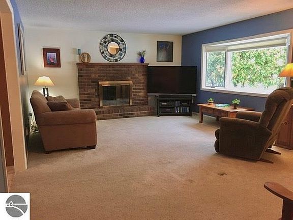 3rd image of 5289 Highland Dr