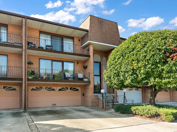 4025 W 93rd Pl APT 1E, Oak Lawn, IL 60453