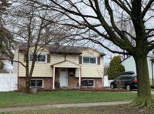 30661 Bluehill St, Roseville, MI 48066