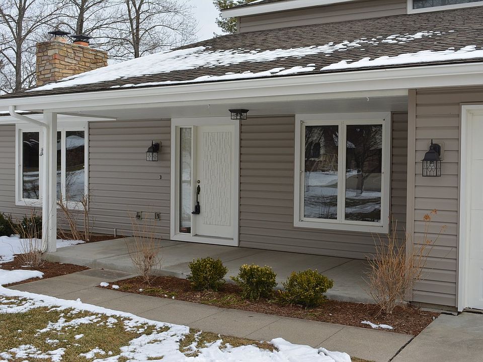 1st image of 2916 S Scott Dr