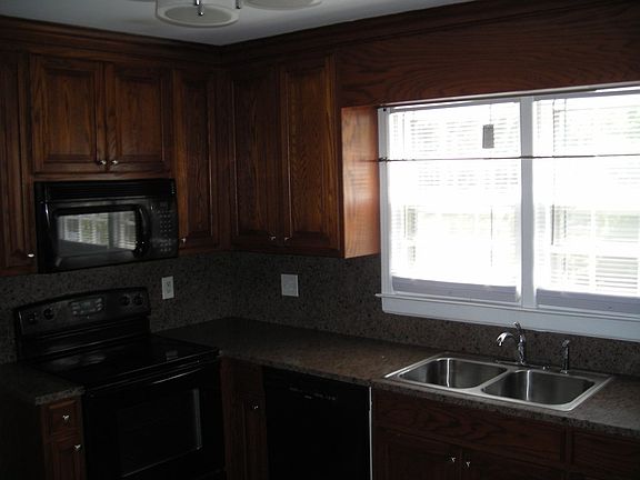 4th image of 200 Shamrock Dr