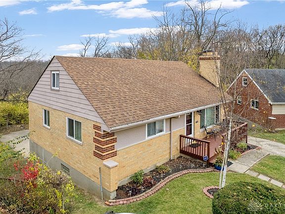 3rd image of 1054 Grayview Ct