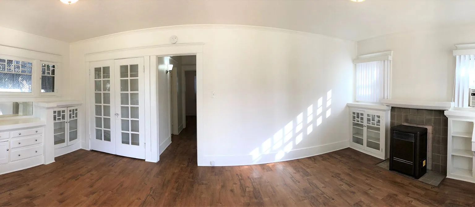 Lovely 1 Bedroom Bungalow Style Apartment! — Photo 2