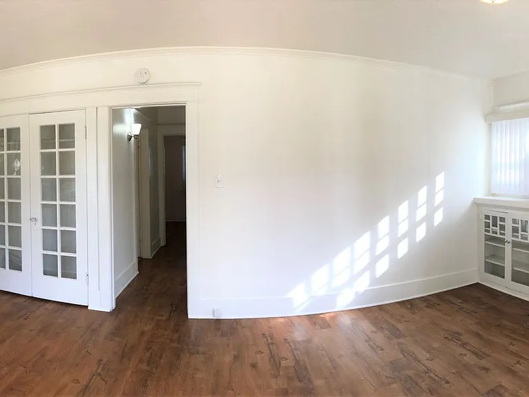 Lovely 1 Bedroom Bungalow Style Apartment! — Photo 2